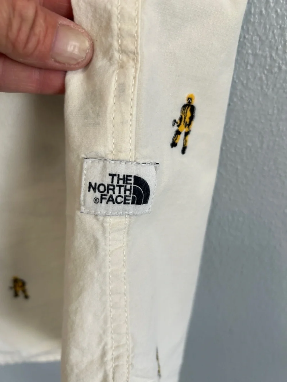 North Face 100% Cotton button-down with Hockey men